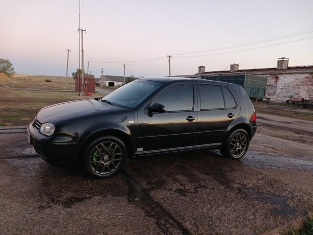 Черный Фольксваген Гольф, объемом двигателя 1.8 л и пробегом 286 тыс. км за 5950 $, фото 2 на Automoto.ua