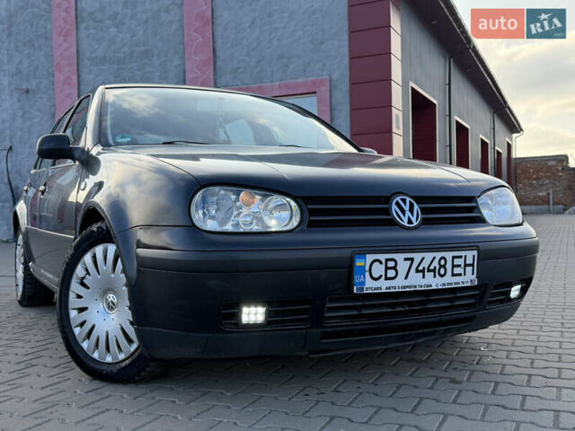 Черный Фольксваген Гольф, объемом двигателя 1.6 л и пробегом 245 тыс. км за 2999 $, фото 5 на Automoto.ua