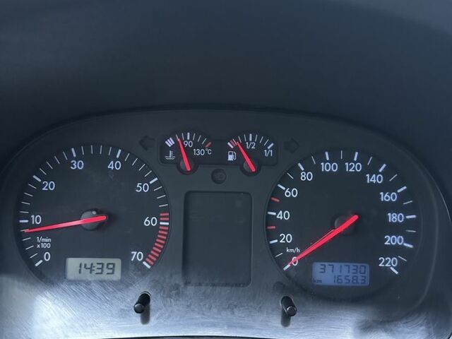 Чорний Фольксваген Гольф, об'ємом двигуна 1.4 л та пробігом 3 тис. км за 2500 $, фото 4 на Automoto.ua