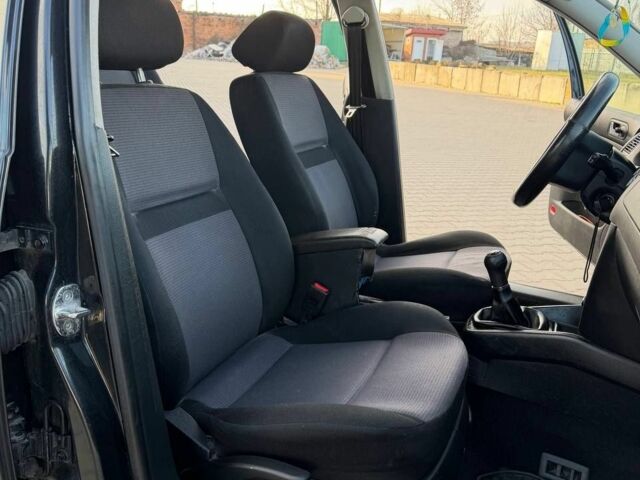 Черный Фольксваген Гольф, объемом двигателя 1.6 л и пробегом 245 тыс. км за 2999 $, фото 16 на Automoto.ua