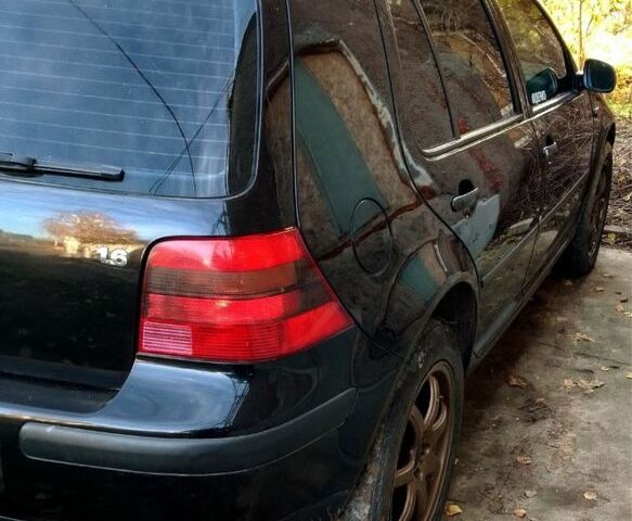 Черный Фольксваген Гольф, объемом двигателя 1.6 л и пробегом 310 тыс. км за 4800 $, фото 7 на Automoto.ua