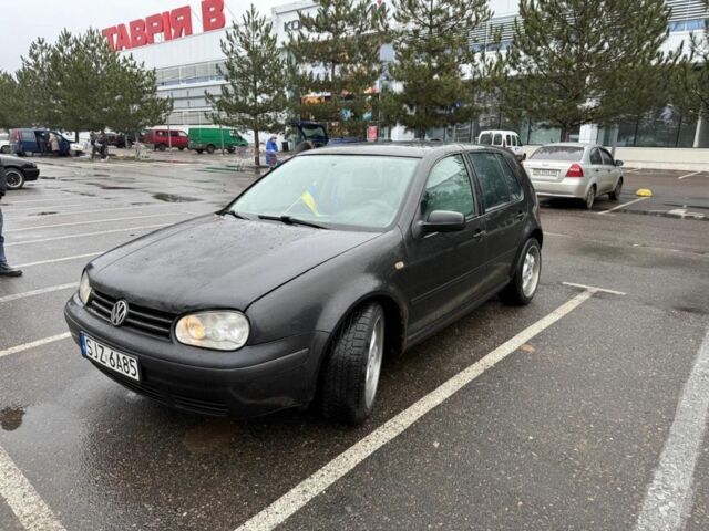 Черный Фольксваген Гольф, объемом двигателя 1.4 л и пробегом 300 тыс. км за 1900 $, фото 2 на Automoto.ua