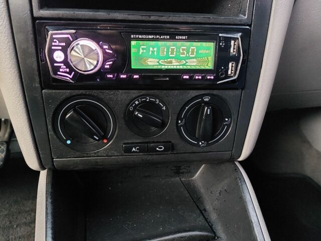 Черный Фольксваген Гольф, объемом двигателя 1.6 л и пробегом 221 тыс. км за 3900 $, фото 12 на Automoto.ua