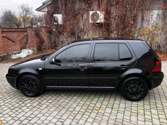 Черный Фольксваген Гольф, объемом двигателя 1.6 л и пробегом 235 тыс. км за 4600 $, фото 4 на Automoto.ua