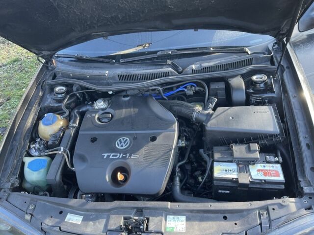 Черный Фольксваген Гольф, объемом двигателя 1.9 л и пробегом 400 тыс. км за 3557 $, фото 2 на Automoto.ua