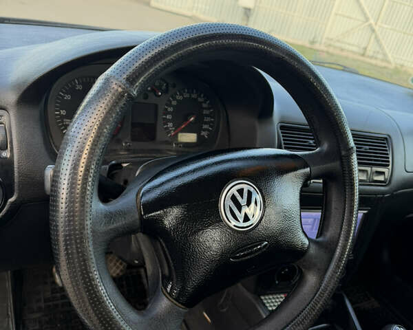 Черный Фольксваген Гольф, объемом двигателя 1.6 л и пробегом 245 тыс. км за 2999 $, фото 26 на Automoto.ua