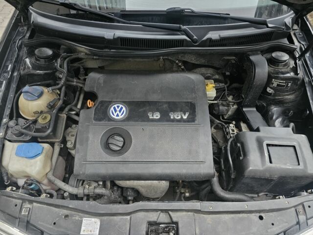 Черный Фольксваген Гольф, объемом двигателя 1.6 л и пробегом 330 тыс. км за 4400 $, фото 11 на Automoto.ua