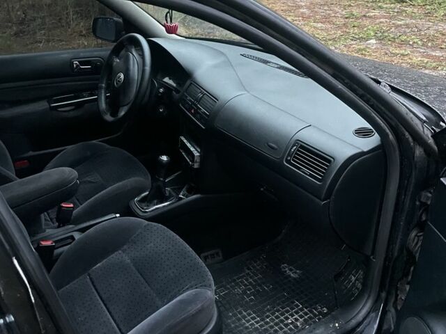 Черный Фольксваген Гольф, объемом двигателя 1.9 л и пробегом 320 тыс. км за 1750 $, фото 6 на Automoto.ua