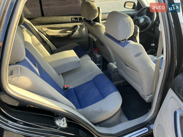 Черный Фольксваген Гольф, объемом двигателя 1.4 л и пробегом 223 тыс. км за 3999 $, фото 16 на Automoto.ua