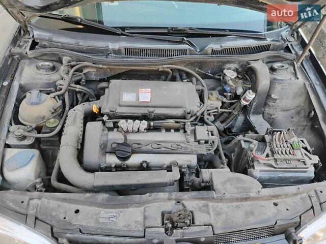 Черный Фольксваген Гольф, объемом двигателя 1.39 л и пробегом 289 тыс. км за 3850 $, фото 28 на Automoto.ua