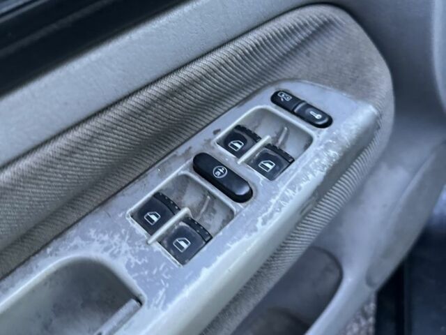 Черный Фольксваген Гольф, объемом двигателя 1.4 л и пробегом 280 тыс. км за 1350 $, фото 6 на Automoto.ua