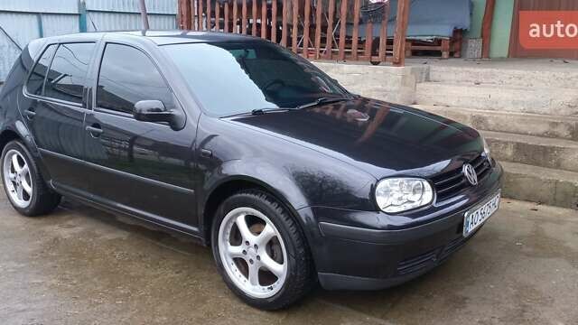 Черный Фольксваген Гольф, объемом двигателя 1.39 л и пробегом 250 тыс. км за 3800 $, фото 4 на Automoto.ua