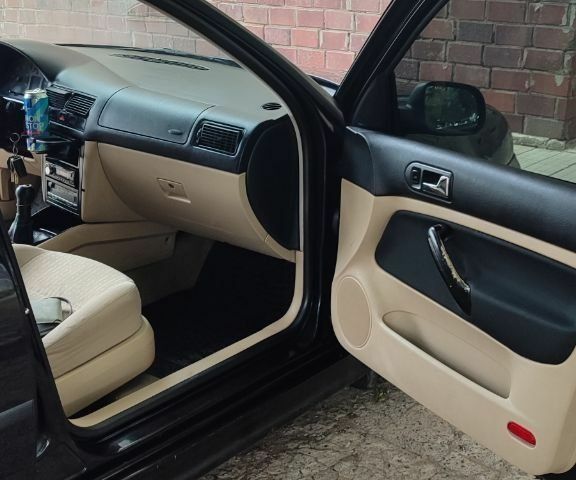 Фольксваген Гольф 2000 в Славянске на Automoto.ua Черный Фольксваген Гольф, объемом двигателя 2 л и пробегом 300 тыс. км за 5500 $, фото 2 на Automoto.ua