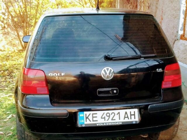 Черный Фольксваген Гольф, объемом двигателя 1.6 л и пробегом 310 тыс. км за 4800 $, фото 5 на Automoto.ua
