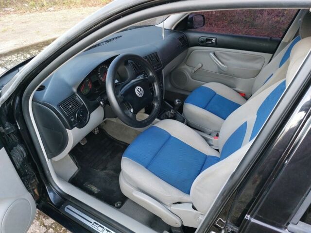 Черный Фольксваген Гольф, объемом двигателя 1.6 л и пробегом 221 тыс. км за 3900 $, фото 10 на Automoto.ua