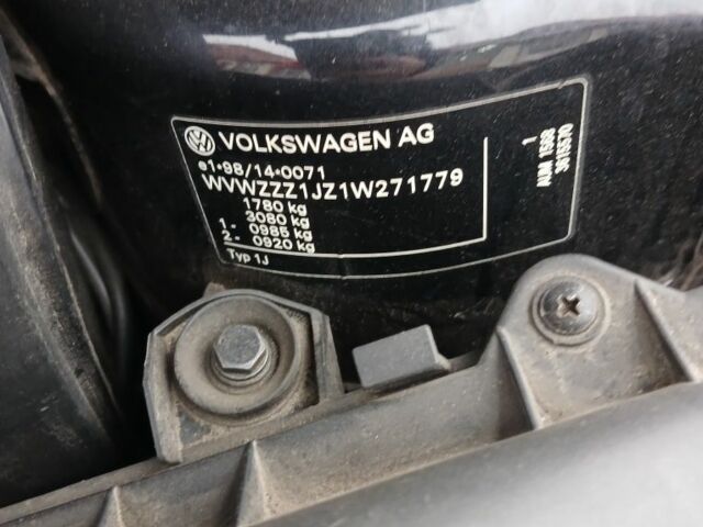 Черный Фольксваген Гольф, объемом двигателя 1.8 л и пробегом 286 тыс. км за 5950 $, фото 4 на Automoto.ua