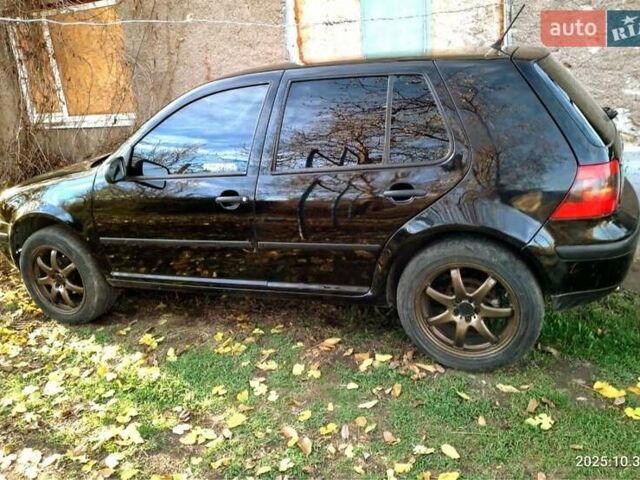 Черный Фольксваген Гольф, объемом двигателя 1.6 л и пробегом 310 тыс. км за 4800 $, фото 5 на Automoto.ua