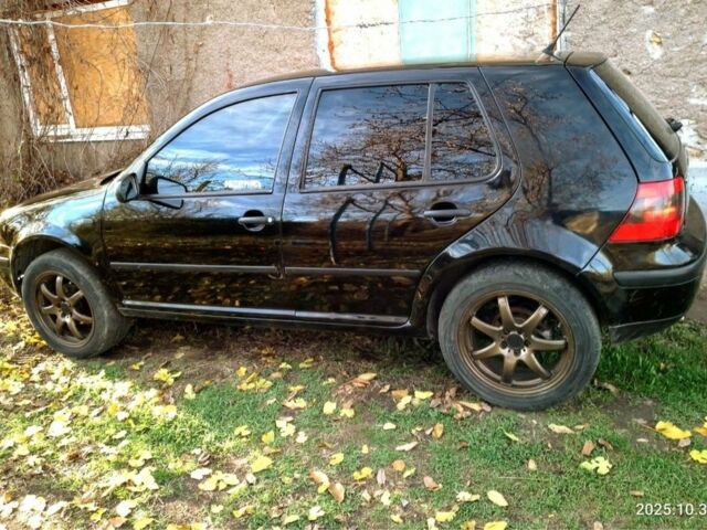 Черный Фольксваген Гольф, объемом двигателя 1.6 л и пробегом 310 тыс. км за 4800 $, фото 6 на Automoto.ua