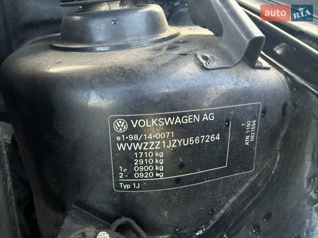 Черный Фольксваген Гольф, объемом двигателя 1.6 л и пробегом 245 тыс. км за 2999 $, фото 36 на Automoto.ua