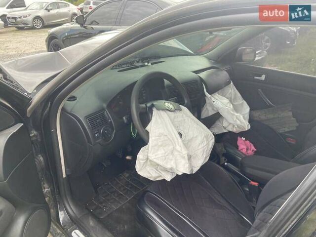 Черный Фольксваген Гольф, объемом двигателя 1.9 л и пробегом 380 тыс. км за 1750 $, фото 4 на Automoto.ua