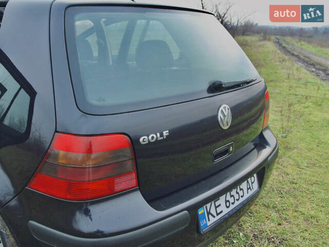 Черный Фольксваген Гольф, объемом двигателя 1.39 л и пробегом 250 тыс. км за 5000 $, фото 12 на Automoto.ua