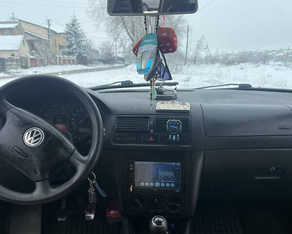 Черный Фольксваген Гольф, объемом двигателя 1.39 л и пробегом 256 тыс. км за 3700 $, фото 5 на Automoto.ua