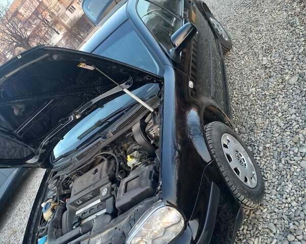 Фольксваген Гольф 2001 в Черновцах на Automoto.ua Черный Фольксваген Гольф, объемом двигателя 1.39 л и пробегом 235 тыс. км за 3800 $, фото 1 на Automoto.ua