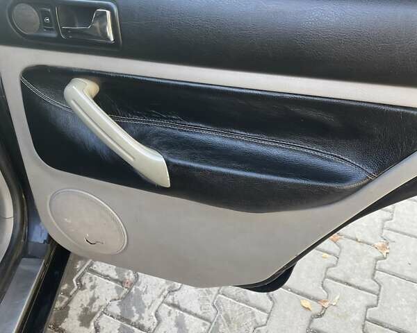 Черный Фольксваген Гольф, объемом двигателя 1.6 л и пробегом 453 тыс. км за 3700 $, фото 12 на Automoto.ua