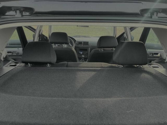 Черный Фольксваген Гольф, объемом двигателя 1.4 л и пробегом 250 тыс. км за 5000 $, фото 11 на Automoto.ua