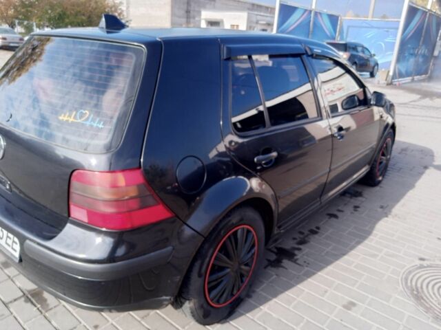 Черный Фольксваген Гольф, объемом двигателя 1.4 л и пробегом 300 тыс. км за 4007 $, фото 2 на Automoto.ua