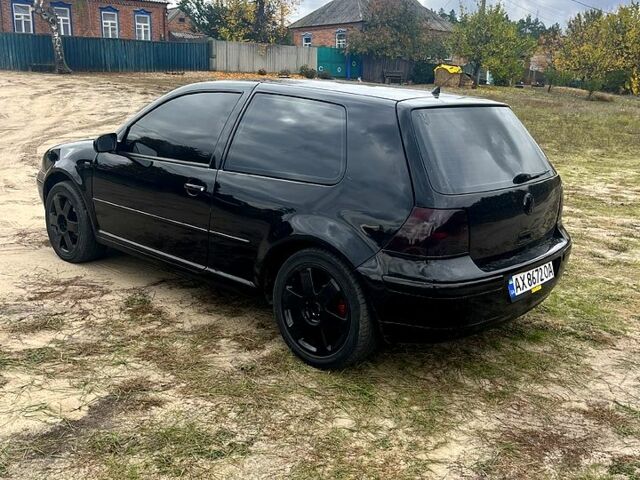 Черный Фольксваген Гольф, объемом двигателя 1.4 л и пробегом 340 тыс. км за 3500 $, фото 3 на Automoto.ua