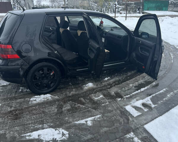 Черный Фольксваген Гольф, объемом двигателя 1.39 л и пробегом 256 тыс. км за 3700 $, фото 3 на Automoto.ua