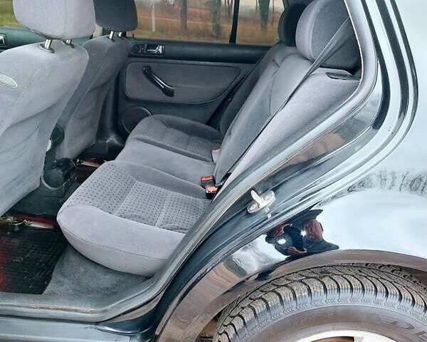 Черный Фольксваген Гольф, объемом двигателя 1.39 л и пробегом 241 тыс. км за 3000 $, фото 10 на Automoto.ua