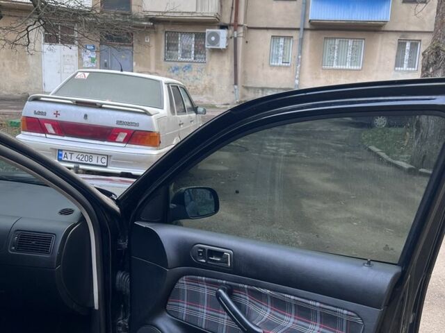 Черный Фольксваген Гольф, объемом двигателя 1.4 л и пробегом 207 тыс. км за 3500 $, фото 3 на Automoto.ua