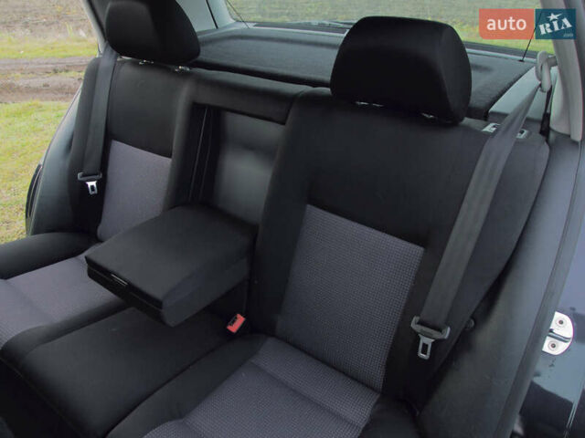 Черный Фольксваген Гольф, объемом двигателя 1.39 л и пробегом 250 тыс. км за 5000 $, фото 11 на Automoto.ua