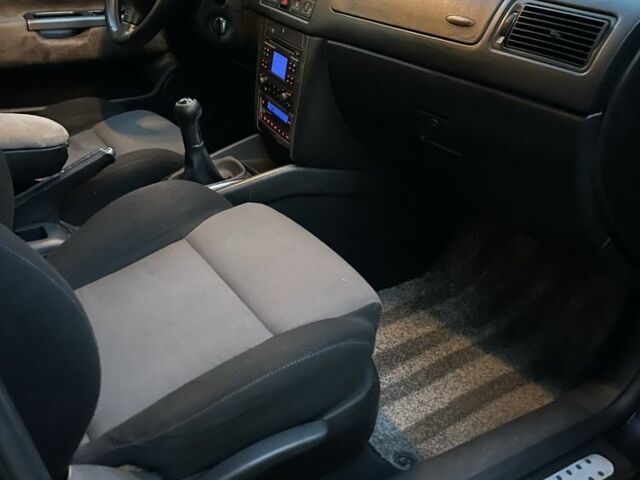 Черный Фольксваген Гольф, объемом двигателя 1.9 л и пробегом 330 тыс. км за 4000 $, фото 23 на Automoto.ua