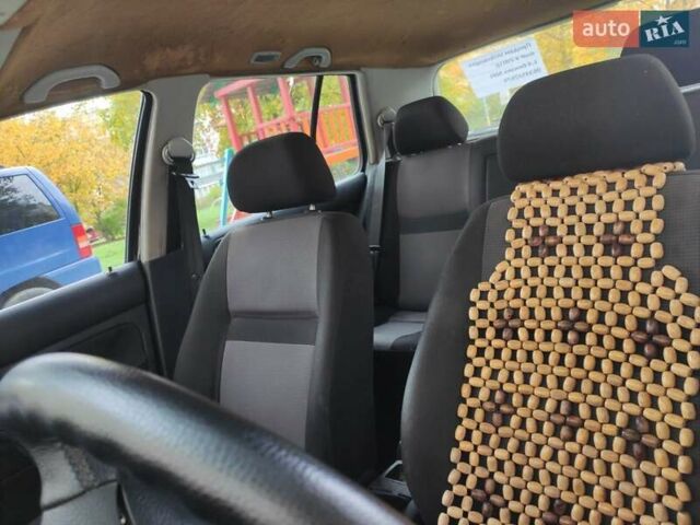 Чорний Фольксваген Гольф, об'ємом двигуна 1.39 л та пробігом 220 тис. км за 3700 $, фото 6 на Automoto.ua