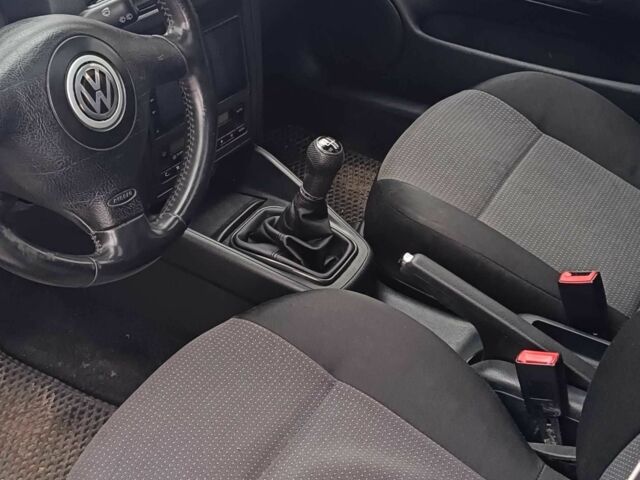 Черный Фольксваген Гольф, объемом двигателя 1.6 л и пробегом 320 тыс. км за 3700 $, фото 4 на Automoto.ua