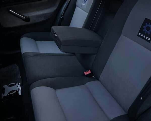 Черный Фольксваген Гольф, объемом двигателя 1.9 л и пробегом 330 тыс. км за 4000 $, фото 16 на Automoto.ua