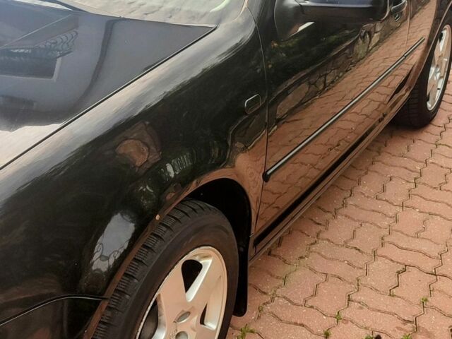 Черный Фольксваген Гольф, объемом двигателя 1.4 л и пробегом 343 тыс. км за 3900 $, фото 2 на Automoto.ua