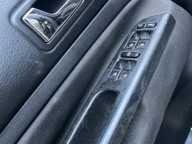 Черный Фольксваген Гольф, объемом двигателя 1.4 л и пробегом 233 тыс. км за 3700 $, фото 5 на Automoto.ua