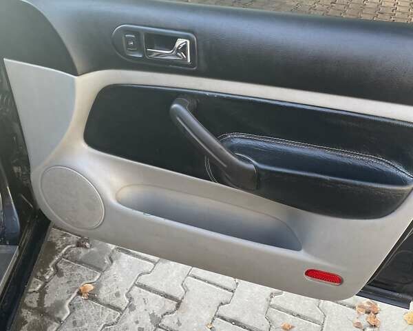 Черный Фольксваген Гольф, объемом двигателя 1.6 л и пробегом 453 тыс. км за 3700 $, фото 13 на Automoto.ua