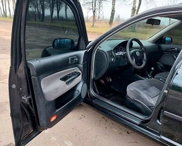 Черный Фольксваген Гольф, объемом двигателя 1.39 л и пробегом 241 тыс. км за 3000 $, фото 2 на Automoto.ua