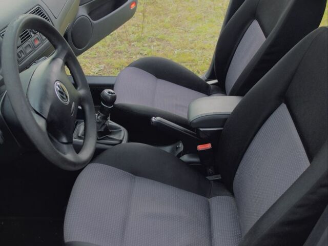 Черный Фольксваген Гольф, объемом двигателя 1.4 л и пробегом 250 тыс. км за 5000 $, фото 12 на Automoto.ua