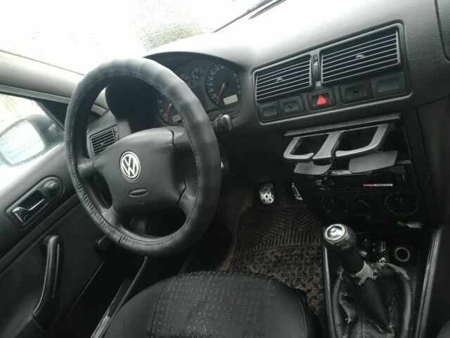 Черный Фольксваген Гольф, объемом двигателя 1.6 л и пробегом 340 тыс. км за 2550 $, фото 3 на Automoto.ua