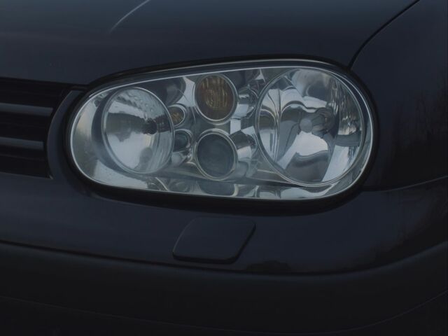 Черный Фольксваген Гольф, объемом двигателя 1.4 л и пробегом 250 тыс. км за 5000 $, фото 1 на Automoto.ua