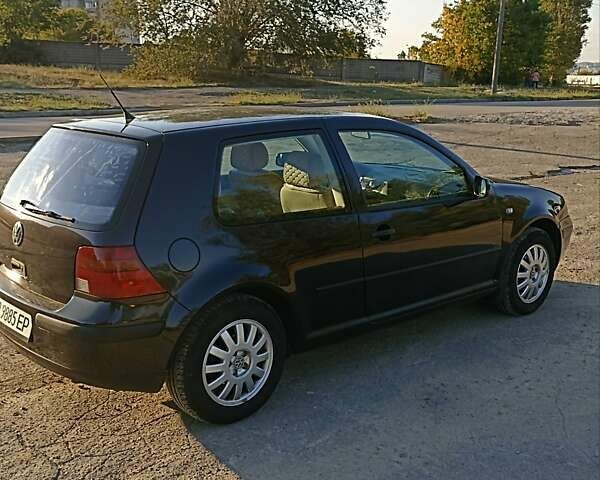 Черный Фольксваген Гольф, объемом двигателя 1.39 л и пробегом 280 тыс. км за 4400 $, фото 6 на Automoto.ua