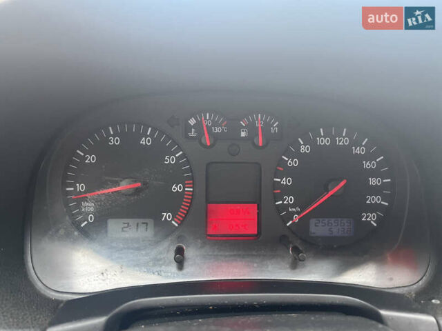 Черный Фольксваген Гольф, объемом двигателя 1.39 л и пробегом 256 тыс. км за 3700 $, фото 9 на Automoto.ua