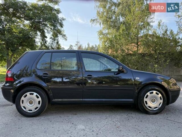 Черный Фольксваген Гольф, объемом двигателя 1.39 л и пробегом 209 тыс. км за 4300 $, фото 3 на Automoto.ua