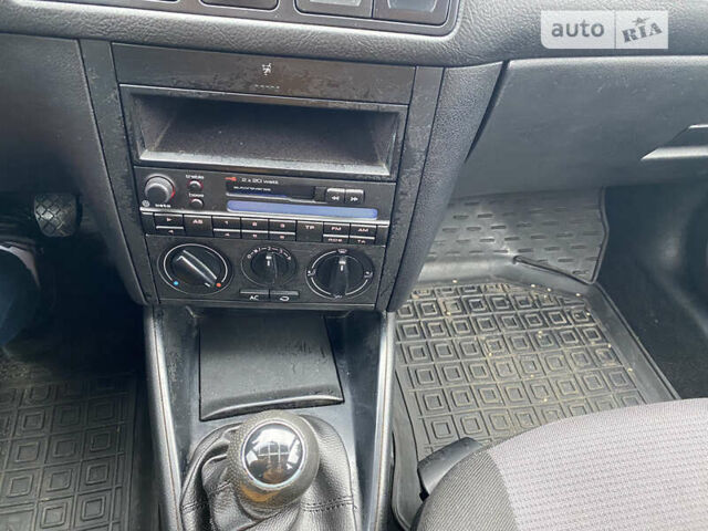 Чорний Фольксваген Гольф, об'ємом двигуна 1.39 л та пробігом 193 тис. км за 4000 $, фото 12 на Automoto.ua